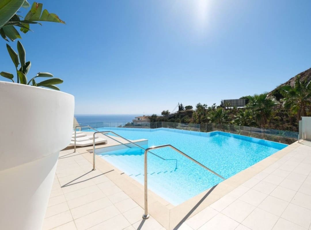 3 camera da letto Appartamento sulla Spiaggia in vendita in Benalmadena con piscina - 1.055.000 € (Rif: 9986407)