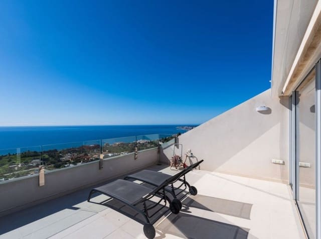 3 slaapkamer Strandappartement te koop in Benalmádena met zwembad - € 1.055.000 (Ref: 9986407)