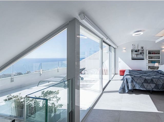 3 slaapkamer Strandappartement te koop in Benalmádena met zwembad - € 1.055.000 (Ref: 9986407)