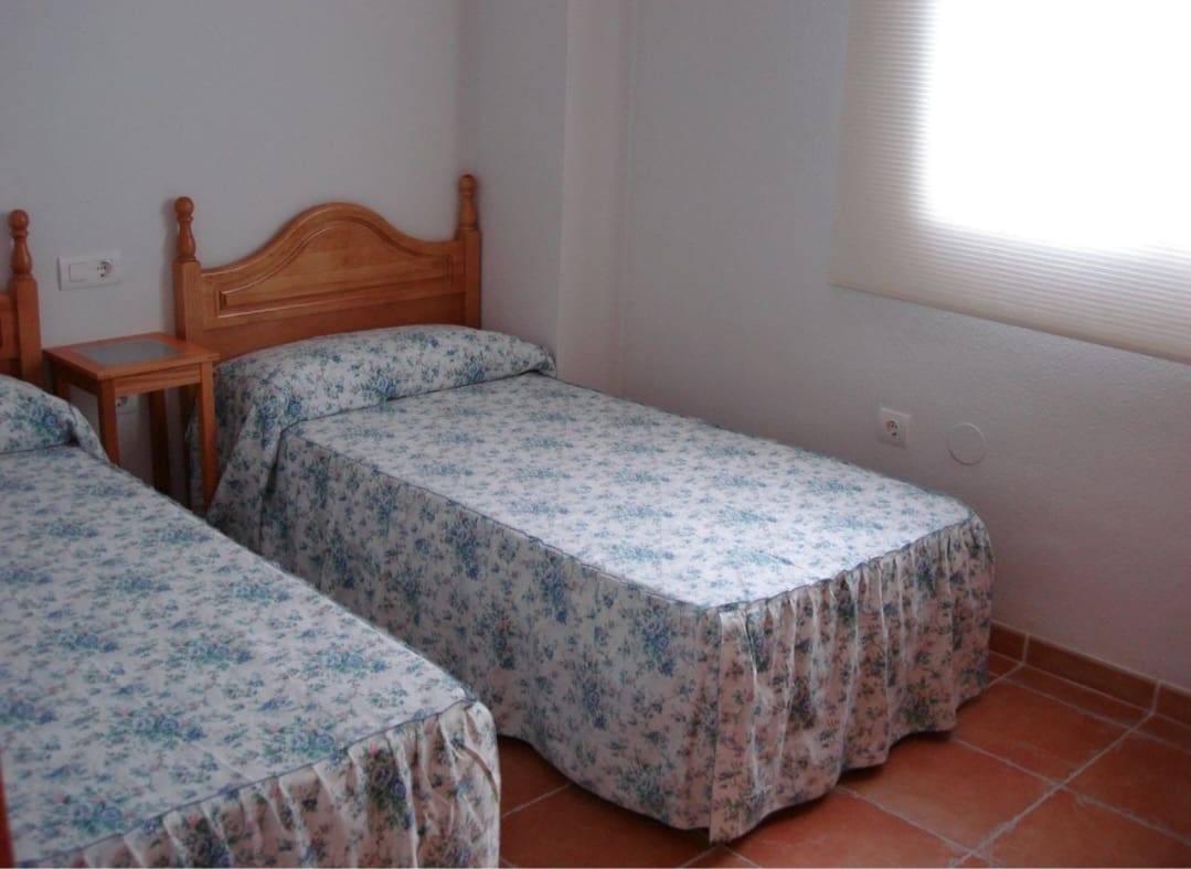 2 soverom Strandleiligheter til leie i Fuengirola med svømmebasseng garasje - € 1 300 (Ref: 9996628)
