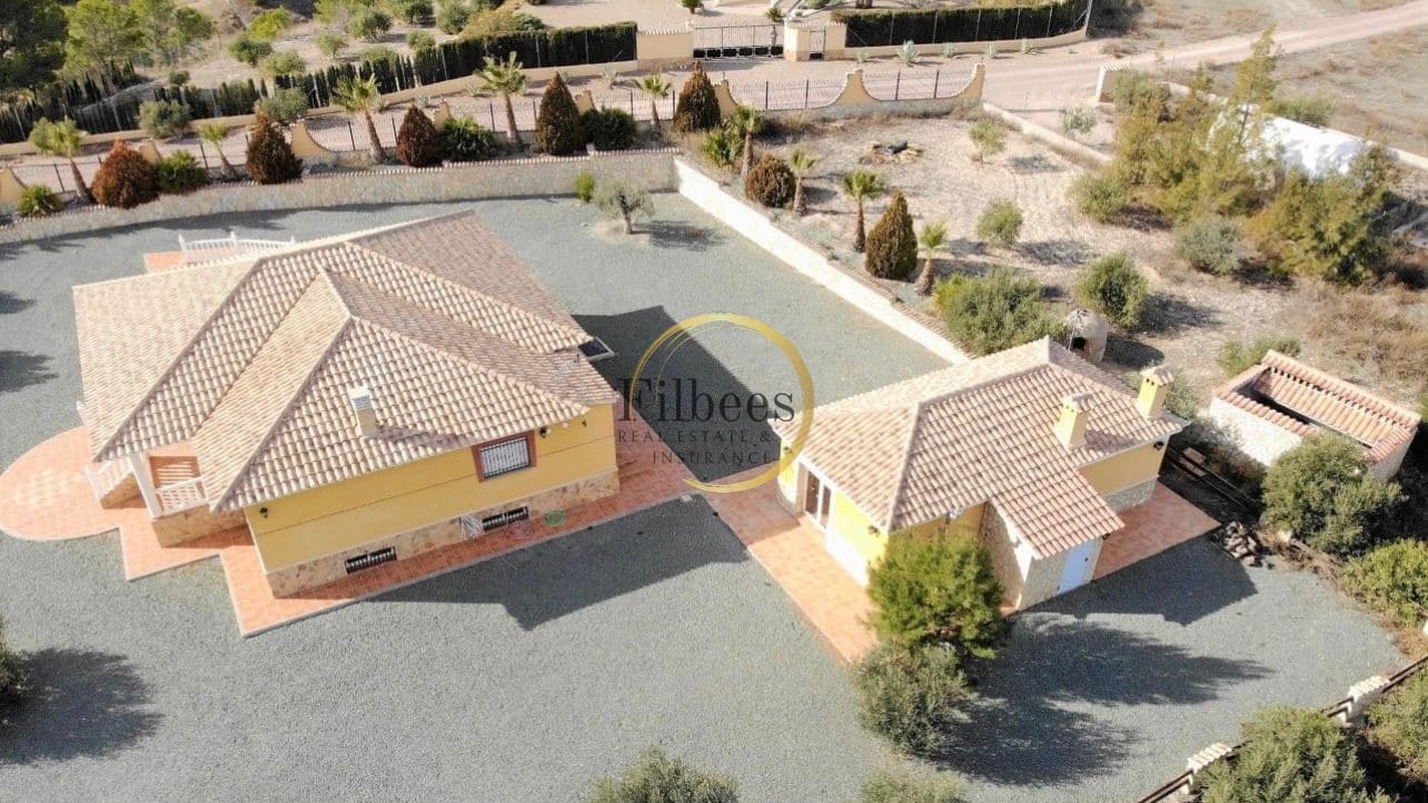 4 bedroom Villa for sale in Lorca with garage - € 350,000 (Ref: 7601681)