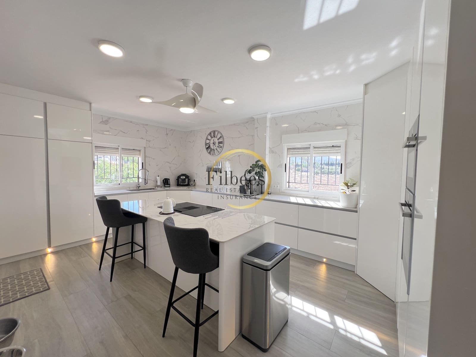 4 soveværelse Villa til salg i Leiva med garage - € 605.000 (Ref: 9278753)