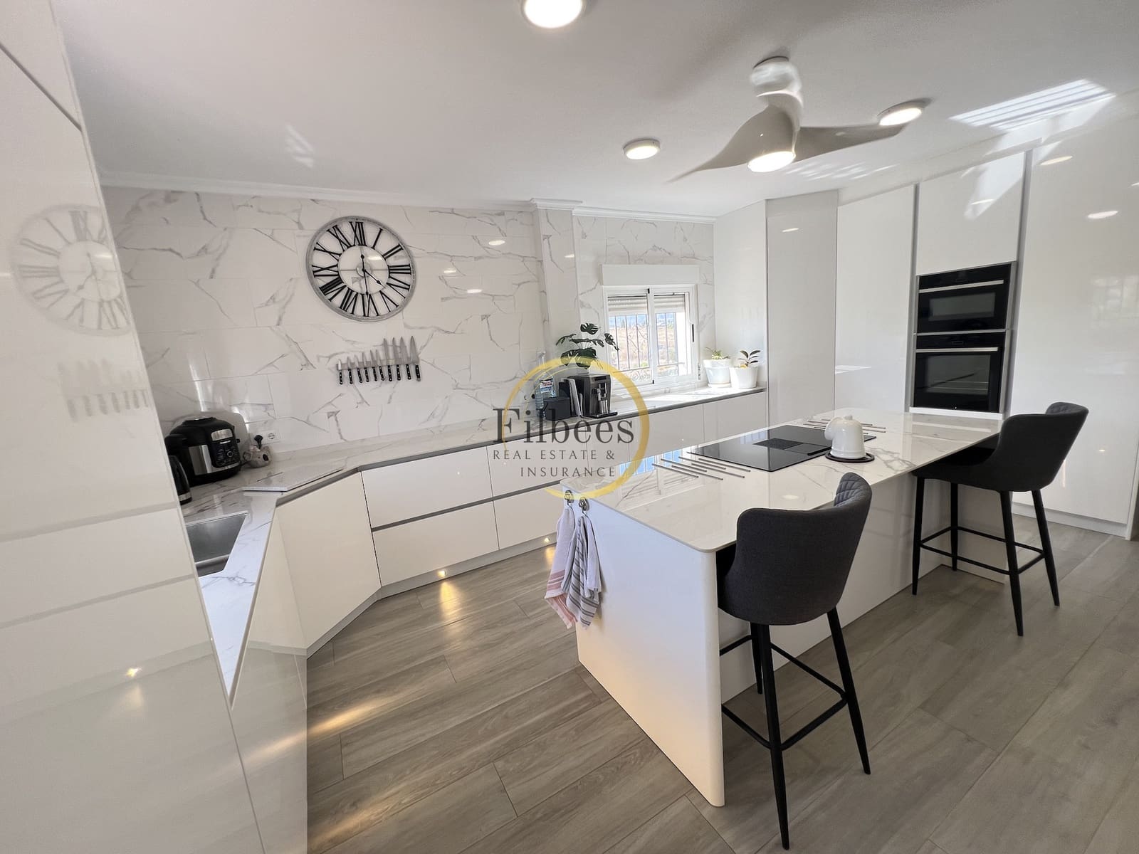 4 soveværelse Villa til salg i Leiva med garage - € 605.000 (Ref: 9278753)