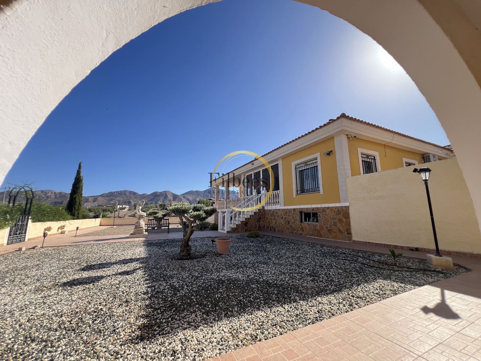 4 soveværelse Villa til salg i Leiva med garage - € 605.000 (Ref: 9278753)