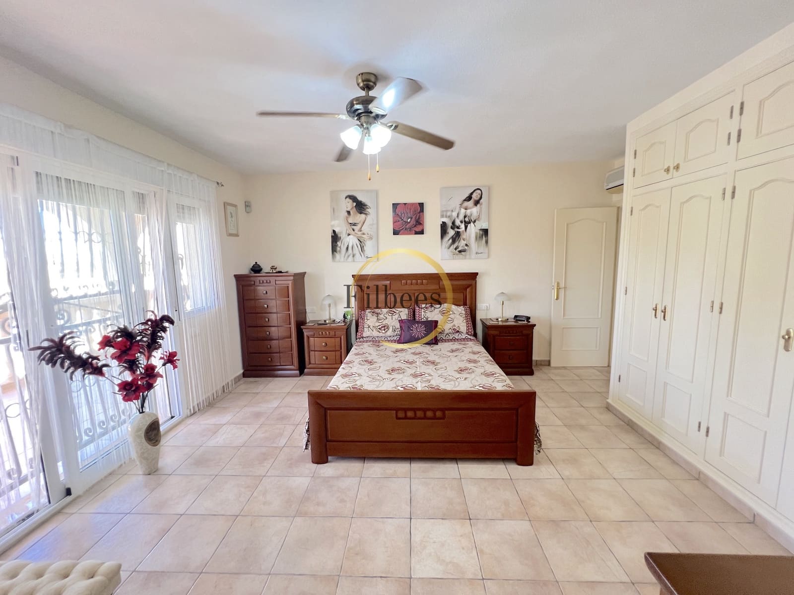 5 slaapkamer Villa te koop in Leiva met zwembad garage - € 535.000 (Ref: 9337207)