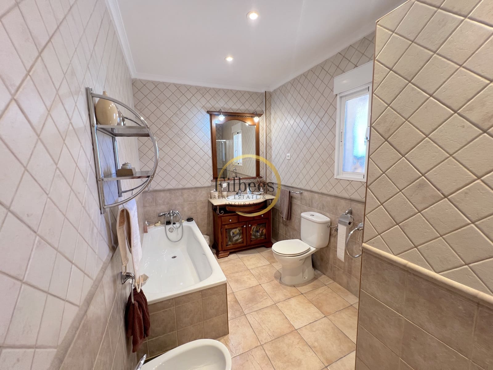 5 slaapkamer Villa te koop in Leiva met zwembad garage - € 535.000 (Ref: 9337207)