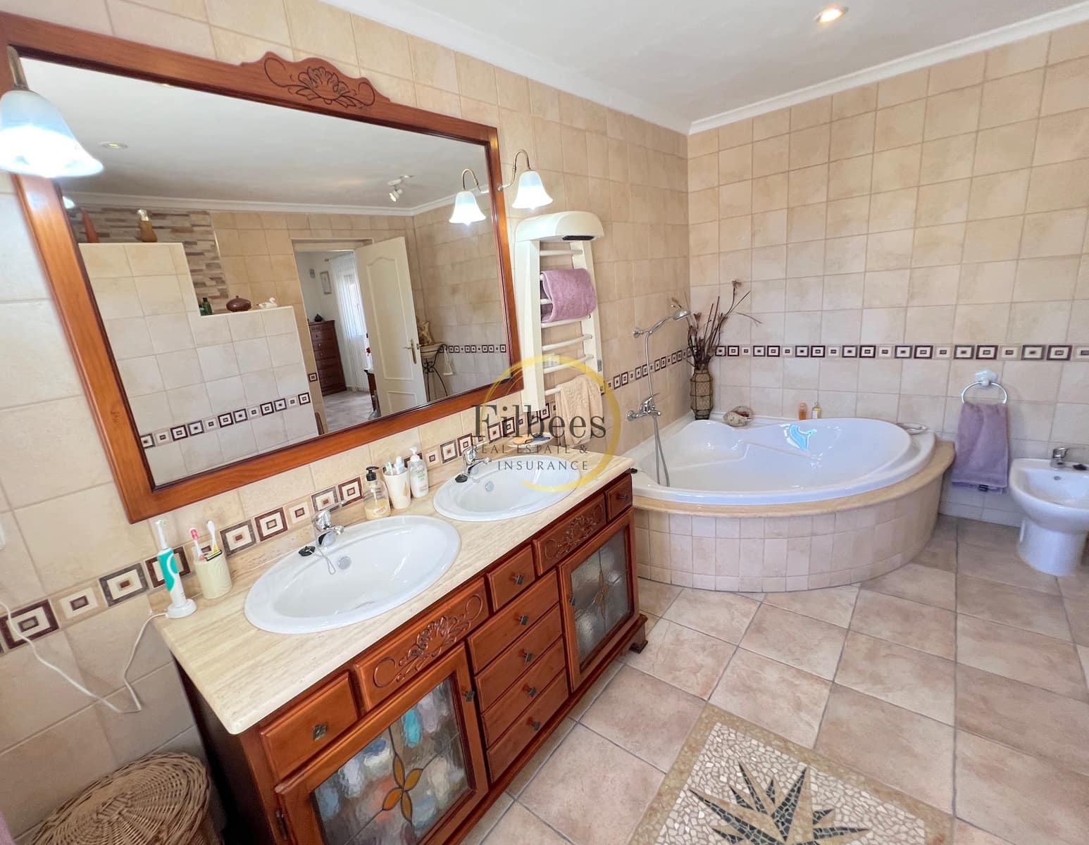 5 slaapkamer Villa te koop in Leiva met zwembad garage - € 535.000 (Ref: 9337207)