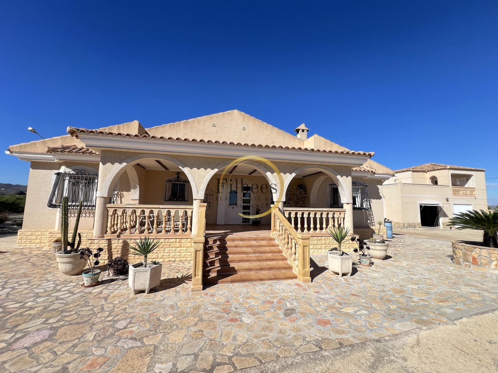 5 slaapkamer Villa te koop in Leiva met zwembad garage - € 535.000 (Ref: 9337207)