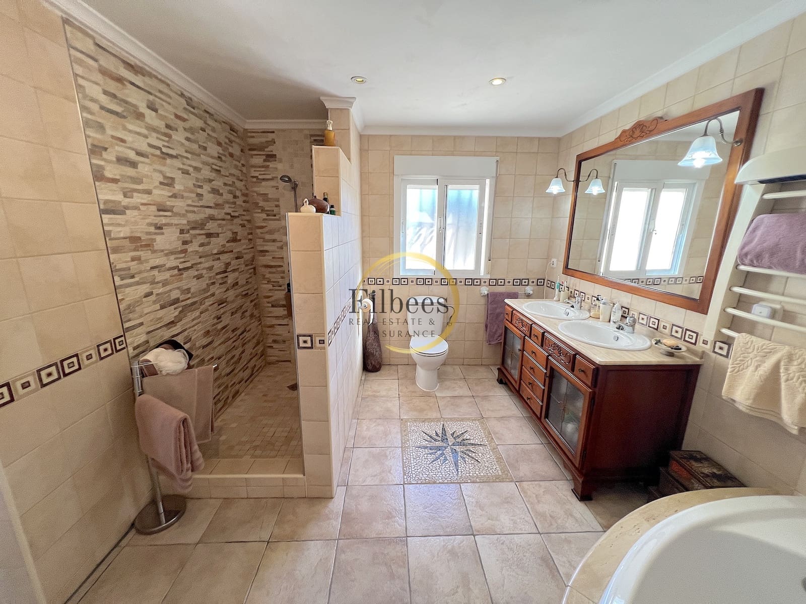 5 slaapkamer Villa te koop in Leiva met zwembad garage - € 535.000 (Ref: 9337207)