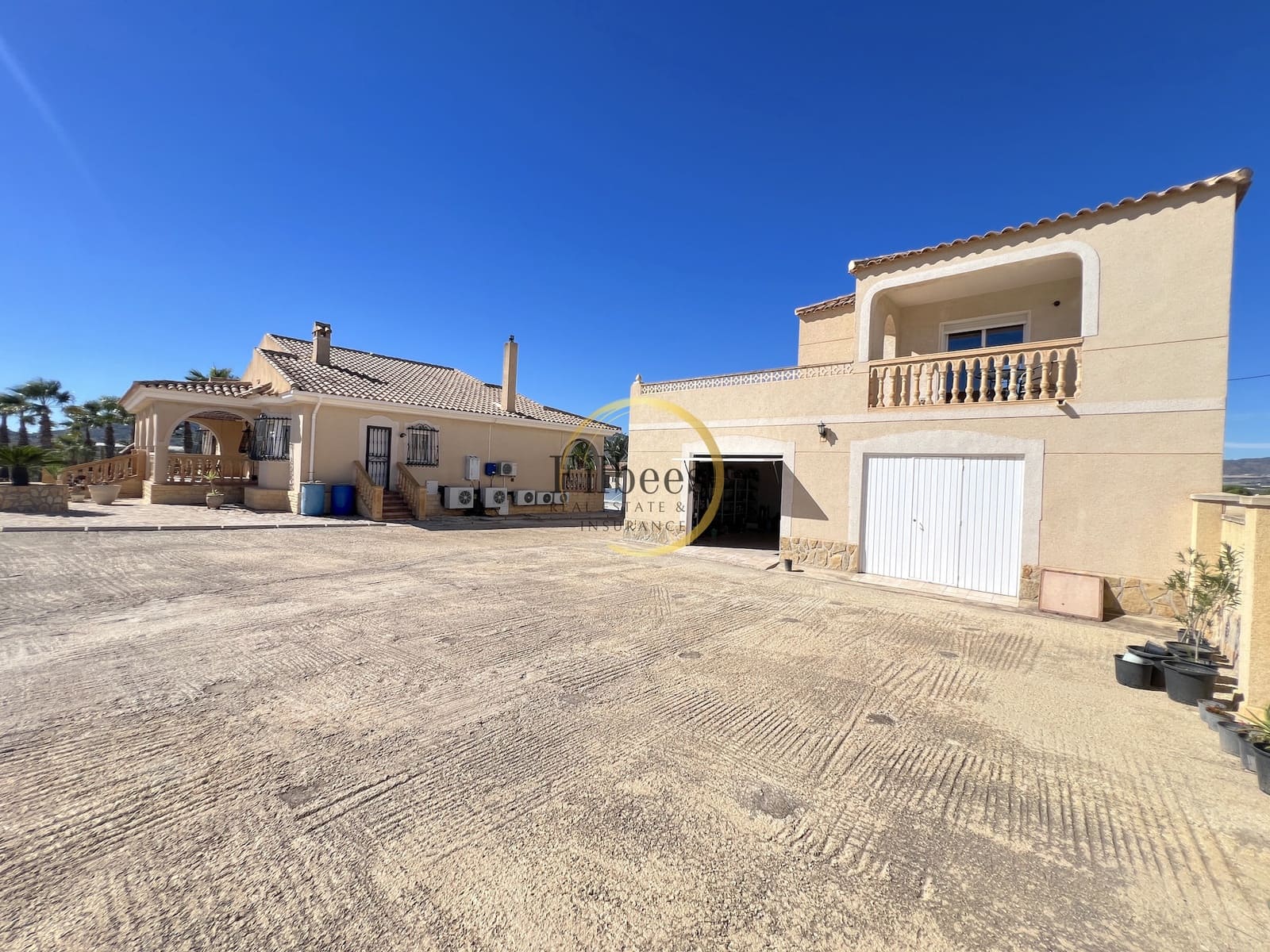 5 slaapkamer Villa te koop in Leiva met zwembad garage - € 535.000 (Ref: 9337207)