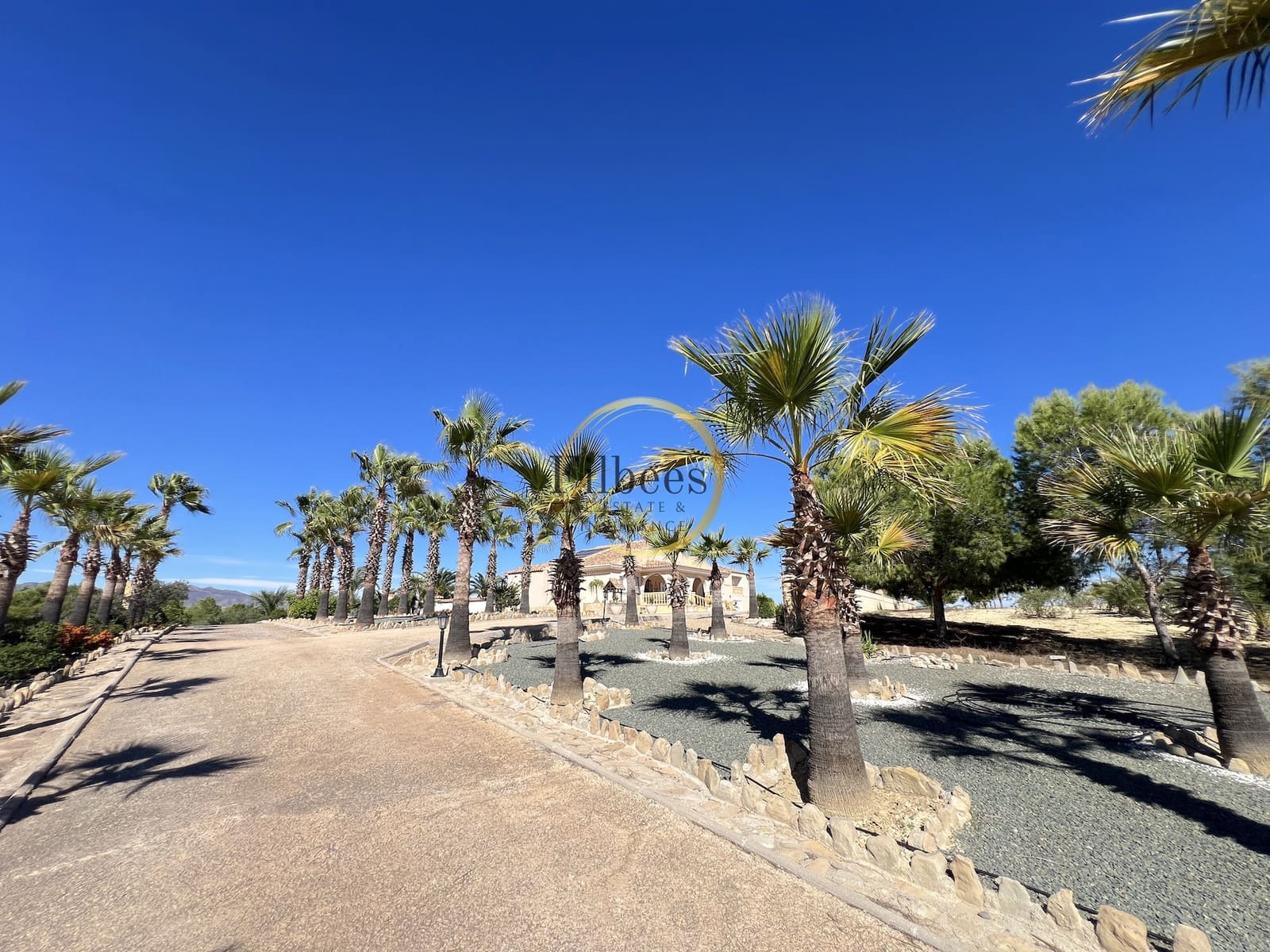 5 slaapkamer Villa te koop in Leiva met zwembad garage - € 535.000 (Ref: 9337207)