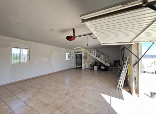 5 slaapkamer Villa te koop in Leiva met zwembad garage - € 535.000 (Ref: 9337207)