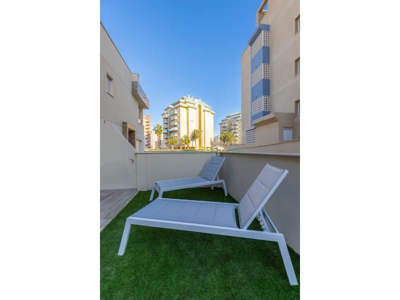3 sypialnia Apartament na sprzedaż w La Manga del Mar Menor z basenem garażem - 294 000 € (Ref: 10159512)