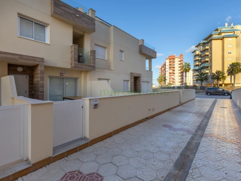 3 sypialnia Apartament na sprzedaż w La Manga del Mar Menor z basenem garażem - 294 000 € (Ref: 10159512)