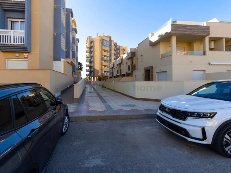 3 sypialnia Apartament na sprzedaż w La Manga del Mar Menor z basenem garażem - 294 000 € (Ref: 10159512)