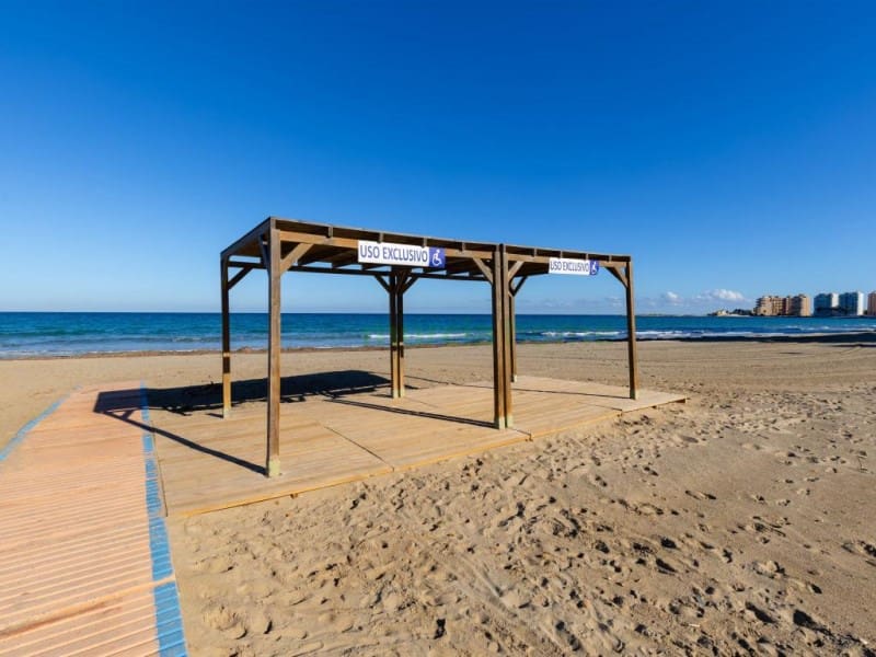 3 sypialnia Apartament na sprzedaż w La Manga del Mar Menor z basenem garażem - 294 000 € (Ref: 10159512)