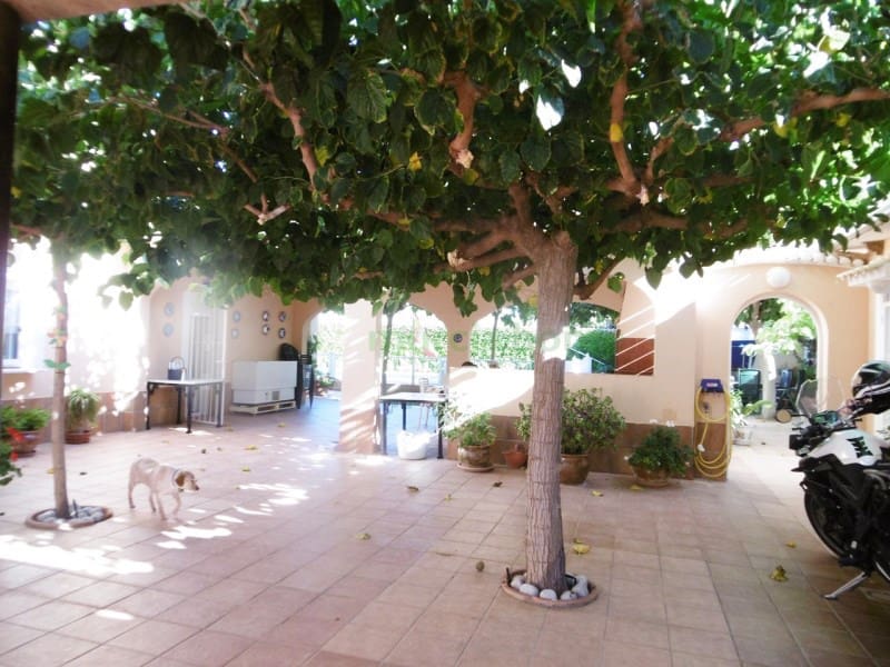 8 soverom Villa til salgs i La Manga del Mar Menor med garasje - € 1 236 000 (Ref: 5239630)