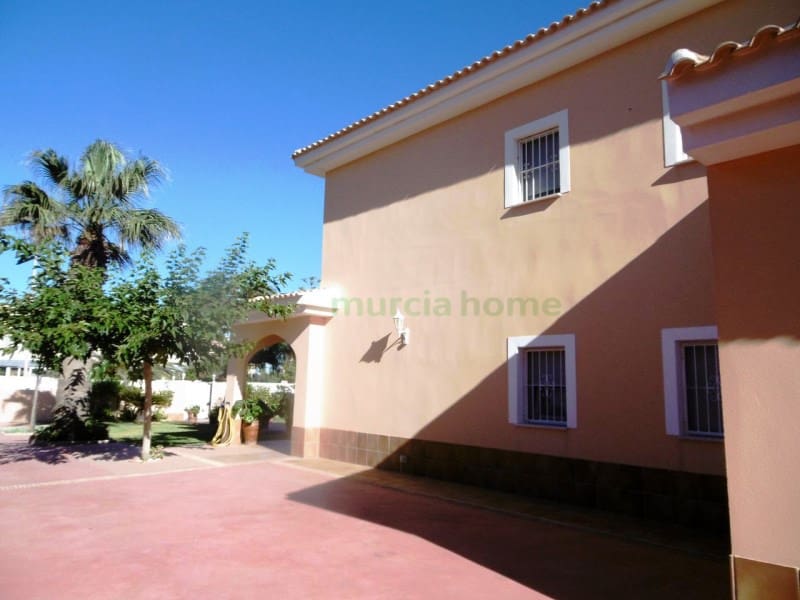 8 soverom Villa til salgs i La Manga del Mar Menor med garasje - € 1 236 000 (Ref: 5239630)