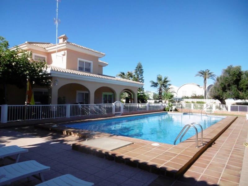 8 soverom Villa til salgs i La Manga del Mar Menor med garasje - € 1 236 000 (Ref: 5239630)