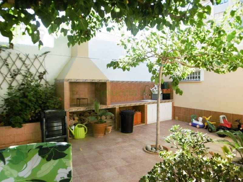 8 soverom Villa til salgs i La Manga del Mar Menor med garasje - € 1 236 000 (Ref: 5239630)