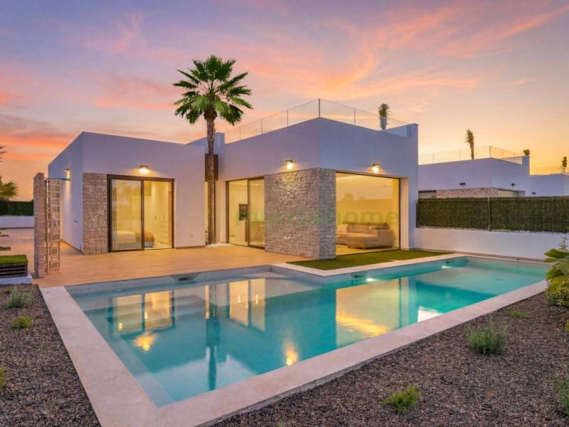 3 bedroom Villa for sale in Los Alcazares with garage - € 555,000 (Ref: 9929292)
