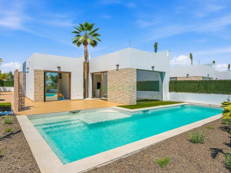 3 bedroom Villa for sale in Los Alcazares with garage - € 555,000 (Ref: 9929292)