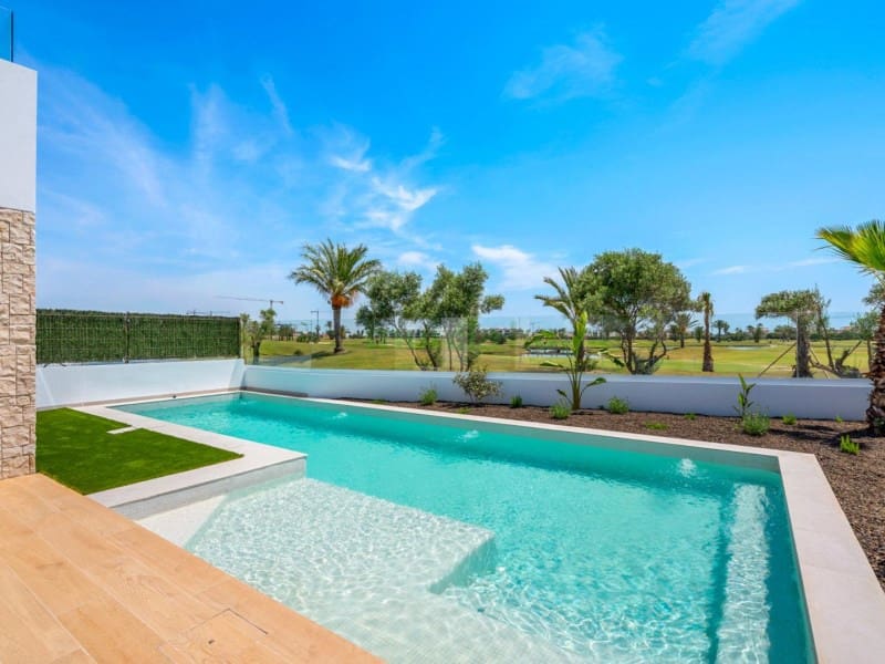 3 bedroom Villa for sale in Los Alcazares with garage - € 555,000 (Ref: 9929292)