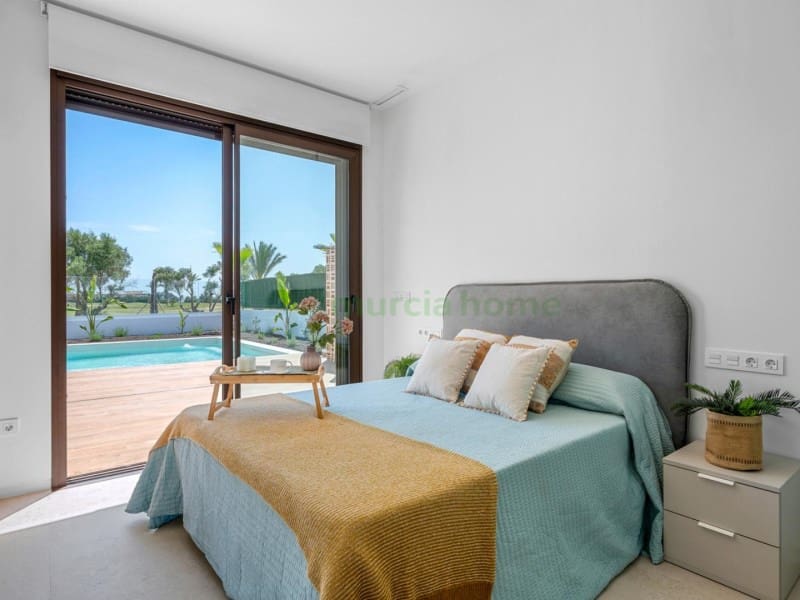 3 bedroom Villa for sale in Los Alcazares with garage - € 555,000 (Ref: 9929292)
