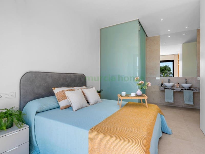 3 bedroom Villa for sale in Los Alcazares with garage - € 555,000 (Ref: 9929292)