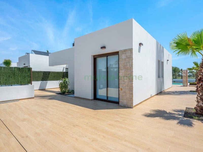 3 bedroom Villa for sale in Los Alcazares with garage - € 555,000 (Ref: 9929292)