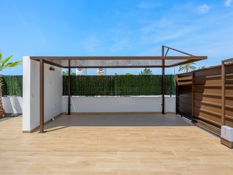3 bedroom Villa for sale in Los Alcazares with garage - € 555,000 (Ref: 9929292)