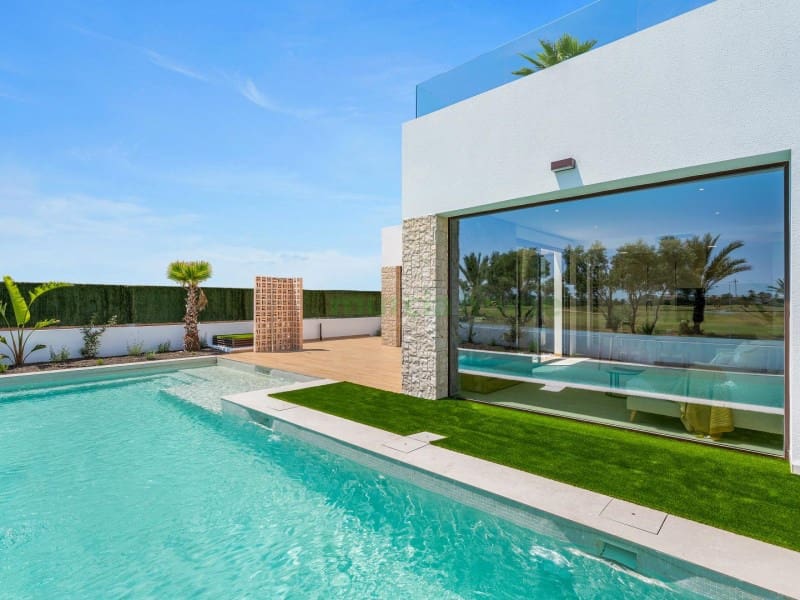 3 bedroom Villa for sale in Los Alcazares with garage - € 555,000 (Ref: 9929292)