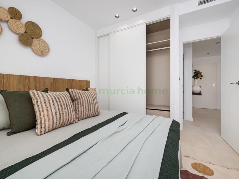 2 soverom Leilighet til salgs i Los Alcazares med garasje - € 279 000 (Ref: 9978756)