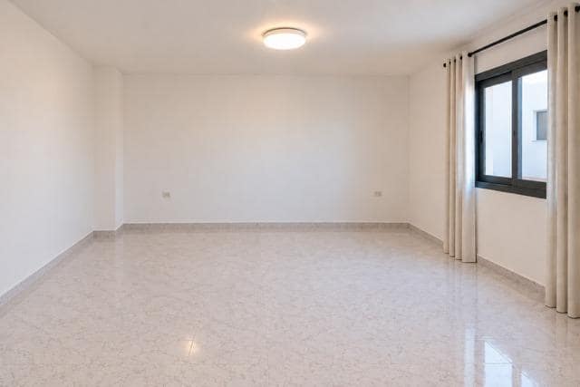 2 slaapkamer Flat te koop in Arrecife - € 210.000 (Ref: 10086171)