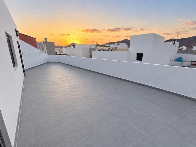 2 slaapkamer Flat te koop in Arrecife - € 210.000 (Ref: 10086171)