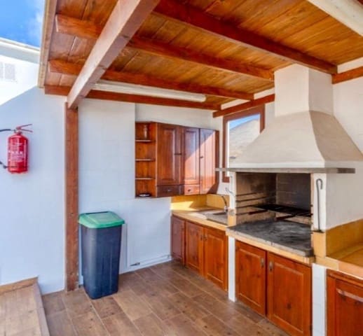 11 chambre Villa/Maison à vendre à Tías avec piscine garage - 1 350 000 € (Ref: 10147148)