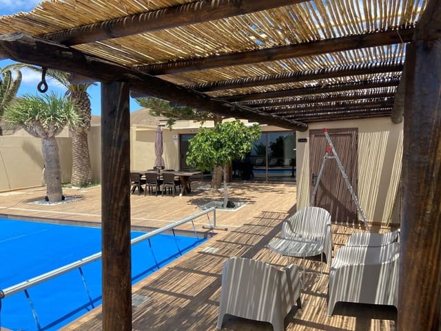 11 chambre Villa/Maison à vendre à Tías avec piscine garage - 1 350 000 € (Ref: 10147148)