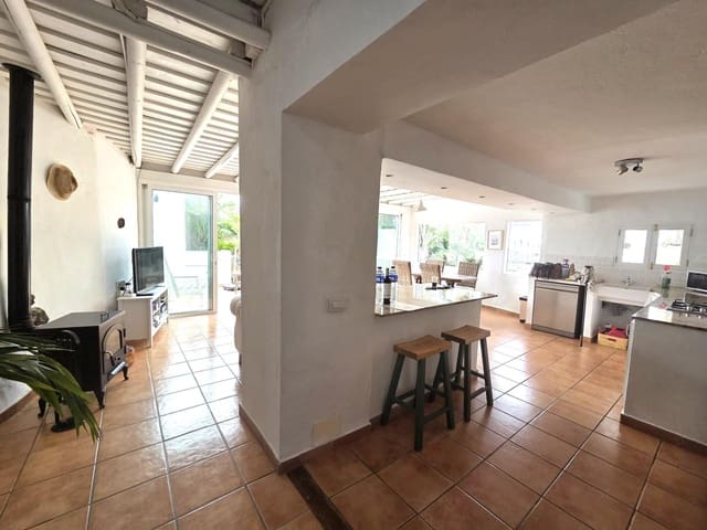 4 soveværelse Finca/Landehus til salg i Guatiza, Teguise med garage - € 575.000 (Ref: 10184976)