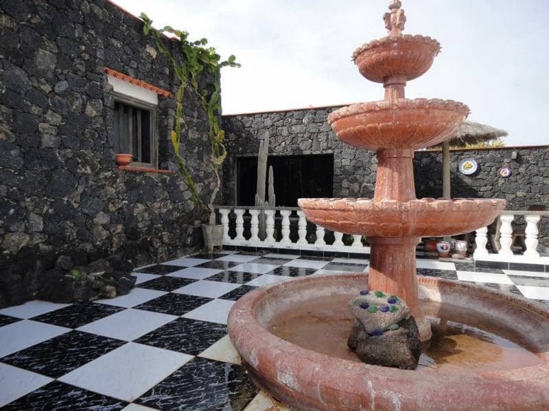 4 bedroom Villa for sale in Nazaret with garage - € 500,000 (Ref: 6161076)