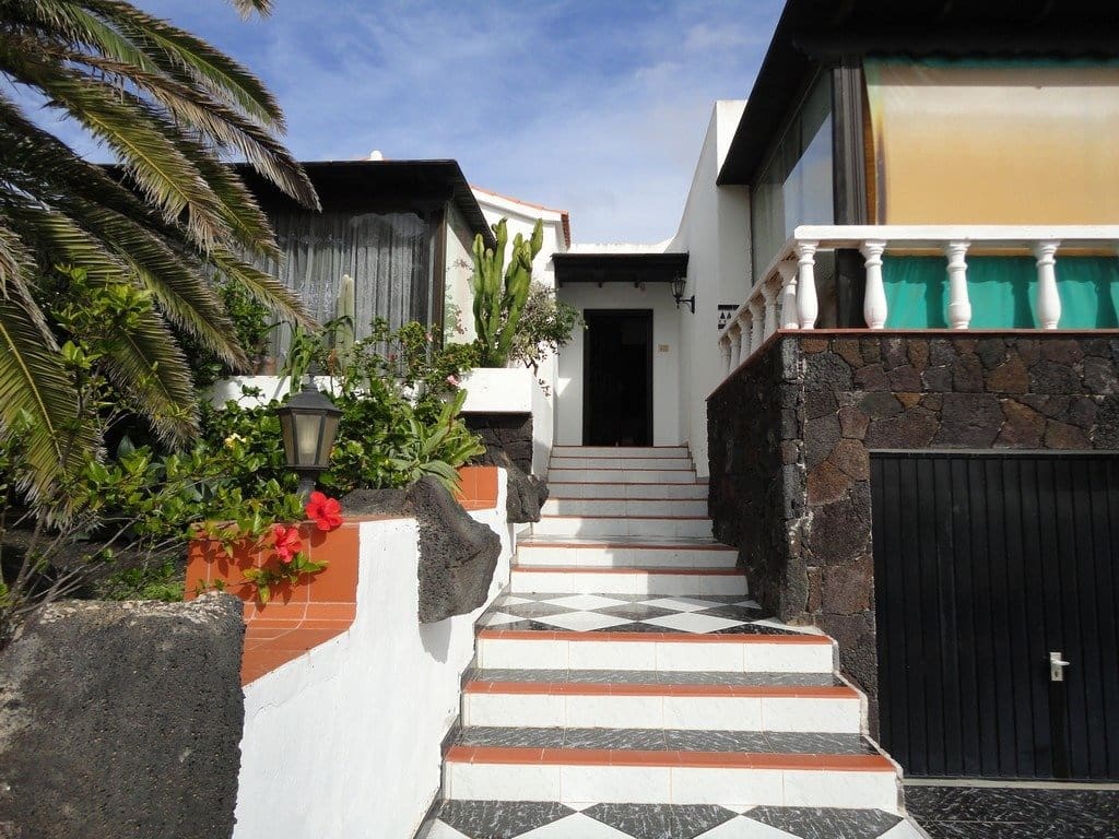 4 bedroom Villa for sale in Nazaret with garage - € 500,000 (Ref: 6161076)