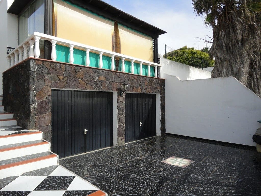 4 bedroom Villa for sale in Nazaret with garage - € 500,000 (Ref: 6161076)