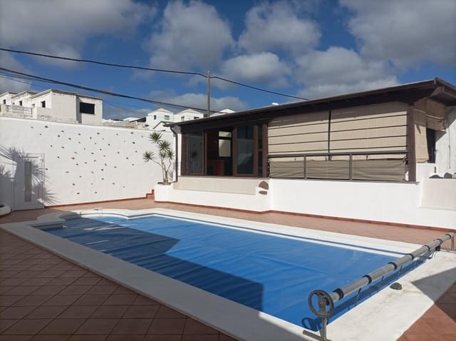 8 bedroom Villa for sale in San Bartolomé with pool - € 843,000 (Ref: 7832068)