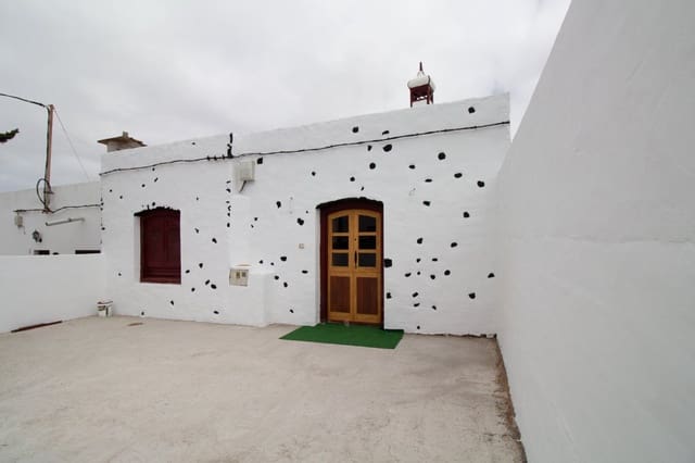 2 makuuhuone Paritalo myytävänä paikassa Tinajo - 375 000 € (Ref: 7980529)