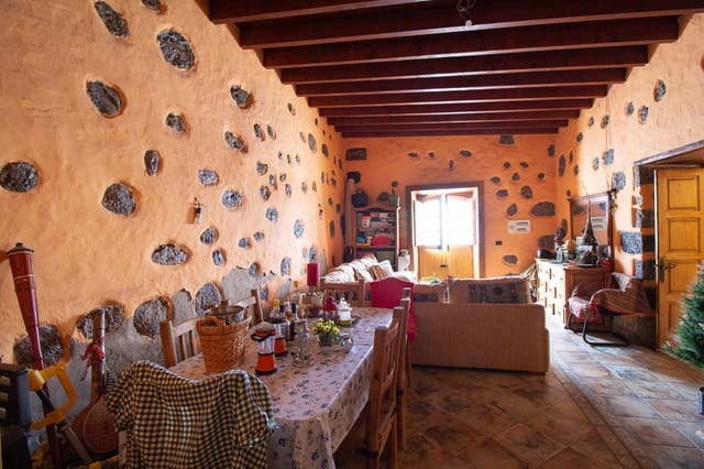 2 makuuhuone Paritalo myytävänä paikassa Tinajo - 375 000 € (Ref: 7980529)