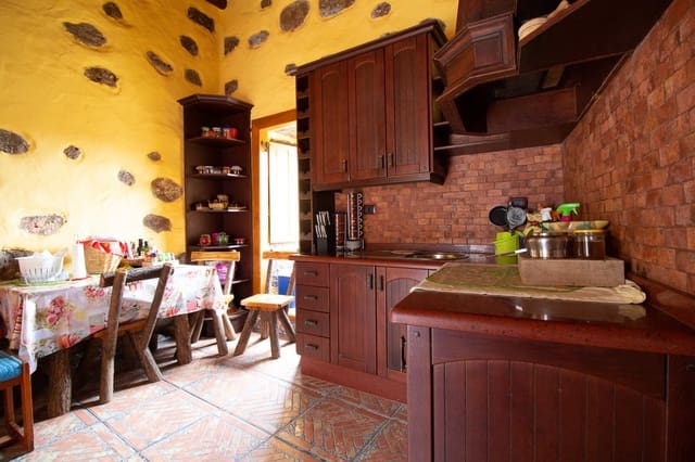 2 makuuhuone Paritalo myytävänä paikassa Tinajo - 375 000 € (Ref: 7980529)