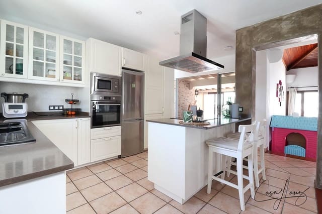 3 chambre Villa/Maison à vendre à Tías - 595 000 € (Ref: 8239015)