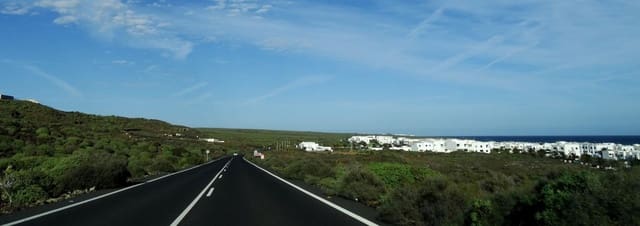 Commercial for sale in Punta Mujeres, Haría - € 228,000 (Ref: 8687744)