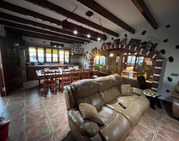 Chalet de 2 habitaciones en Tías en venta con garaje - 775.000 € (Ref: 8836753)