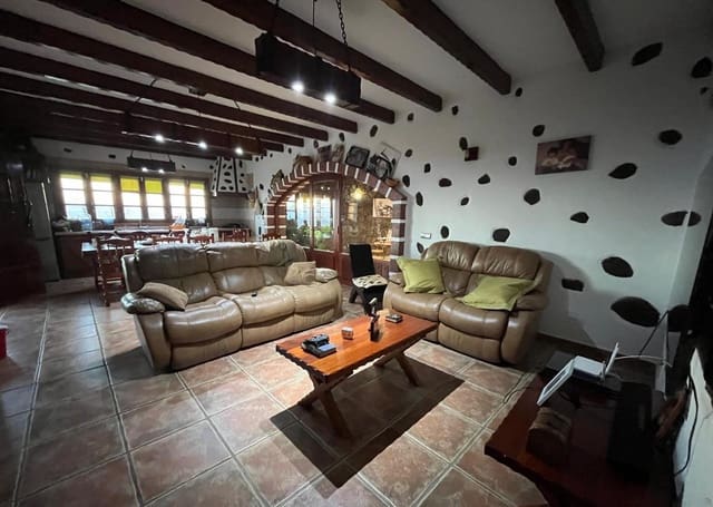 Chalet de 2 habitaciones en Tías en venta con garaje - 775.000 € (Ref: 8836753)