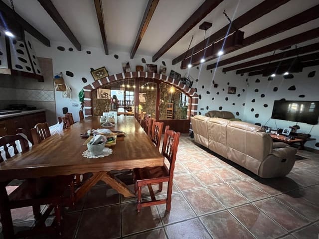 Chalet de 2 habitaciones en Tías en venta con garaje - 775.000 € (Ref: 8836753)